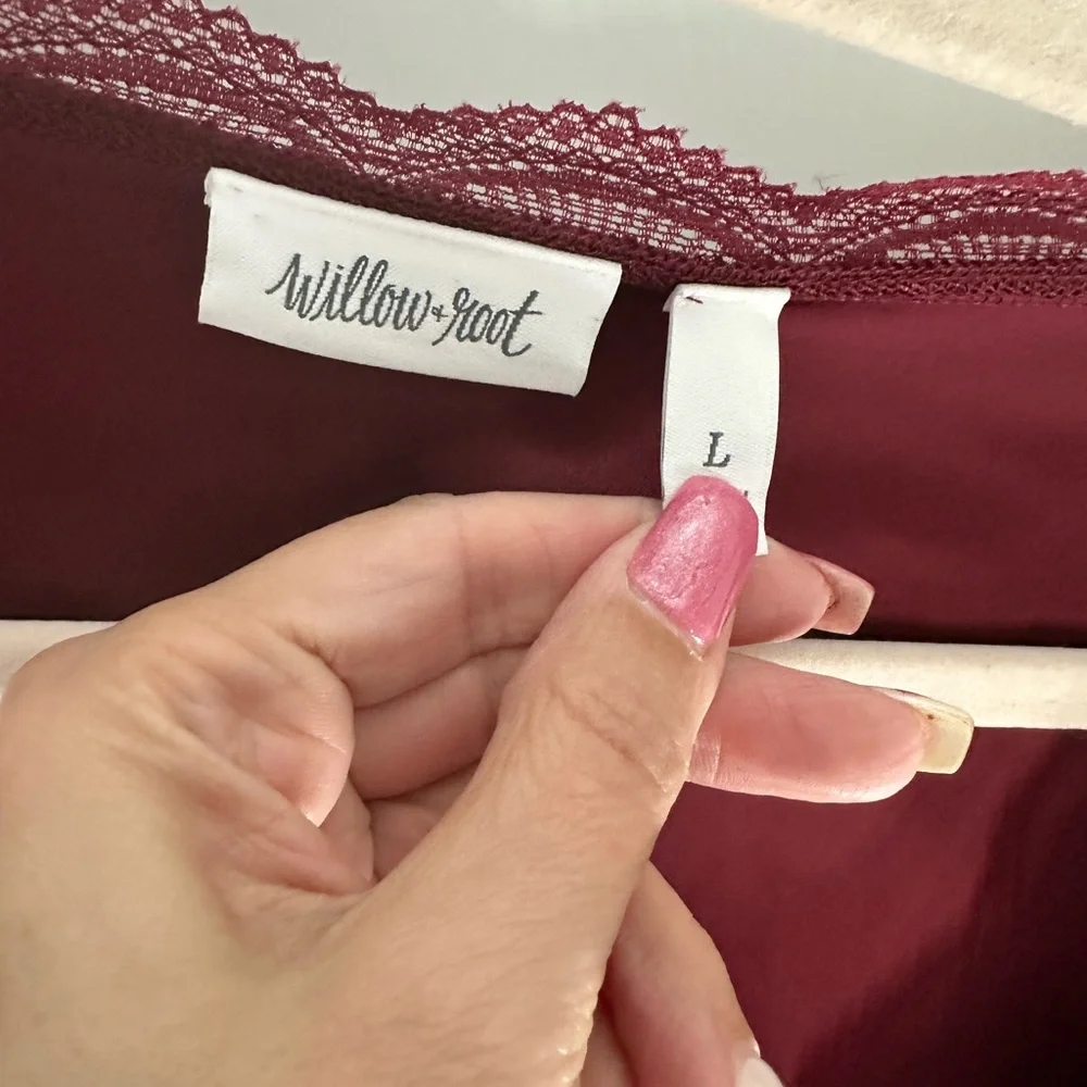 Chic Satin Lace-Trimmed Blouse in Deep Red - Picture 4 of 4